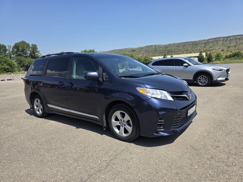 Toyota Sienna LE 2019