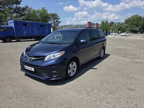 Toyota Sienna LE 2019