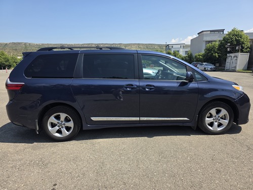 Toyota Sienna LE 2019