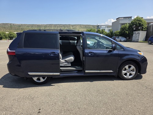 Toyota Sienna LE 2019